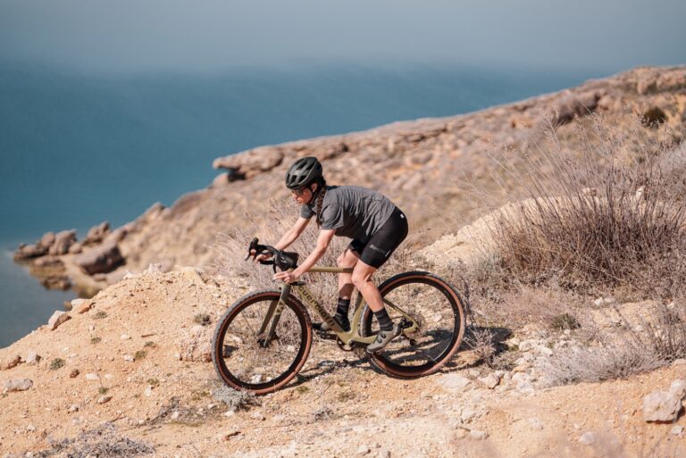 Read more about the article Gravel vs cross cykel – forstå forskellen